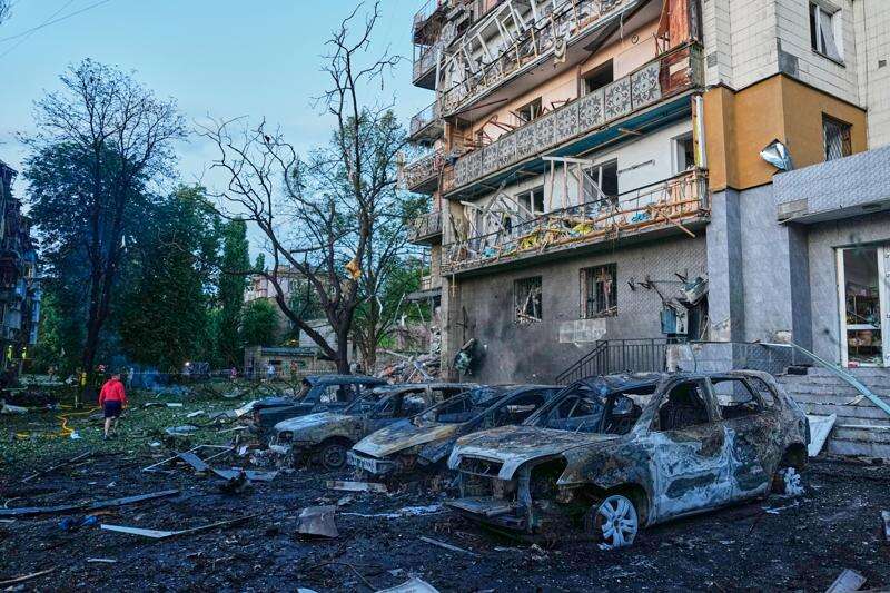 1 killed, 8 injured in an overnight Russian attack on Kyiv - Durango Herald